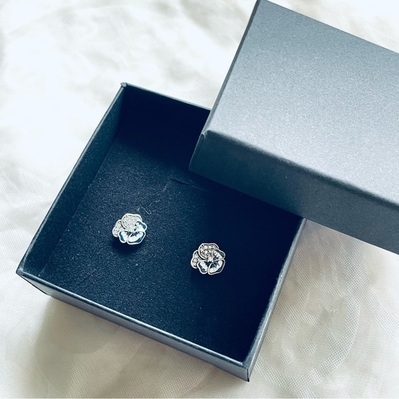 NWOT Sterling Silver 925 Two-Tone Blue Flowers Stud Earrings - Picture 15 of 15